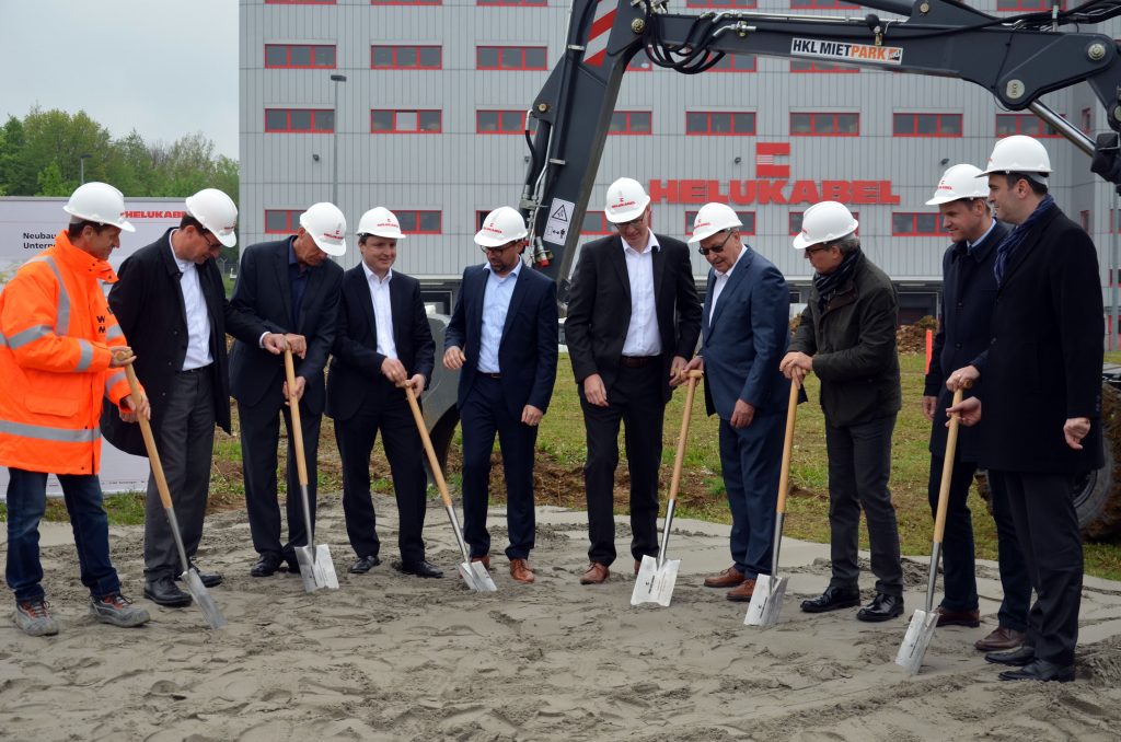 Bezug für 2021 geplant 2 Spatenstich zum Neubau der Helukabel-Firmenzentrale in Hemmingen bei Stuttgart