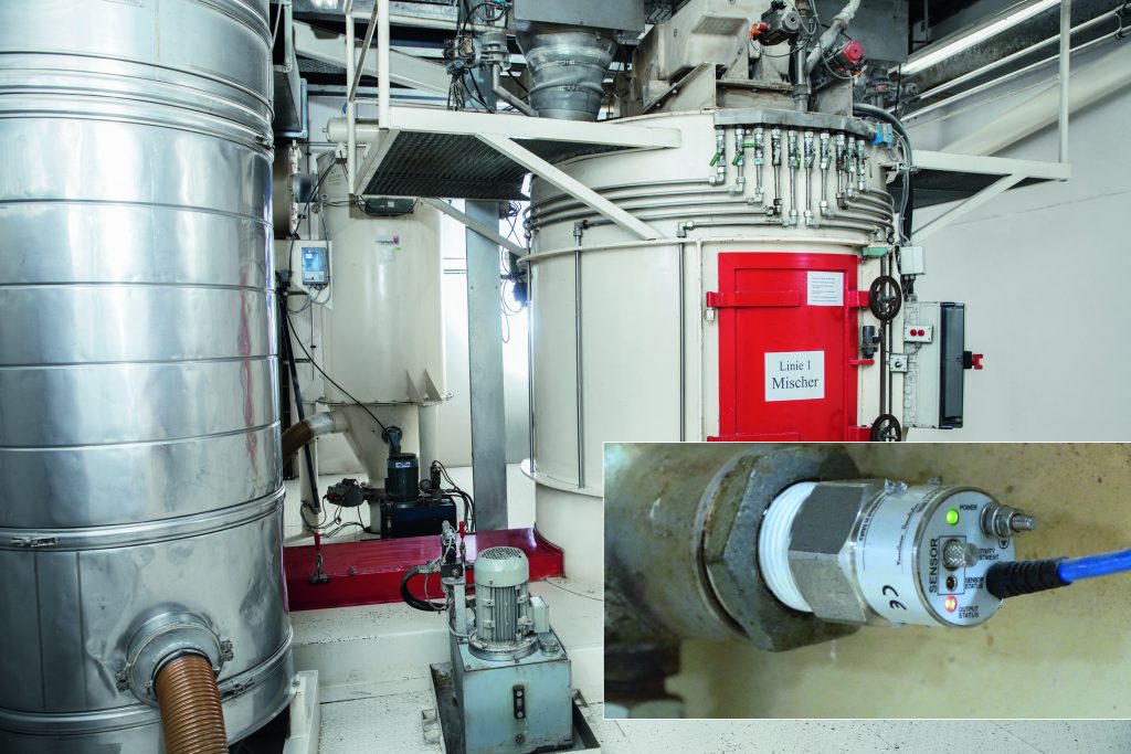 Perfekte Fütterungskonzepte 2 In den Mischern wurde die Integralversion des kapazitiven Grenzstandsensor Capanivo CN 7100 installiert.