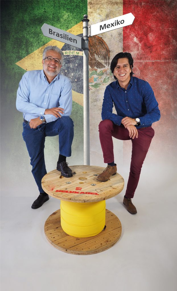 Helukabel mit neuen Standorten in Brasilien und Mexiko 1 Juan José Chaparro Schmiel (links), Leiter der Tochtergesellschaft in Brasilien, und Gerardo Montenegro Aznar (rechts), Leiter des Standorts in Mexiko, freuen sich auf die neue Herausforderung.