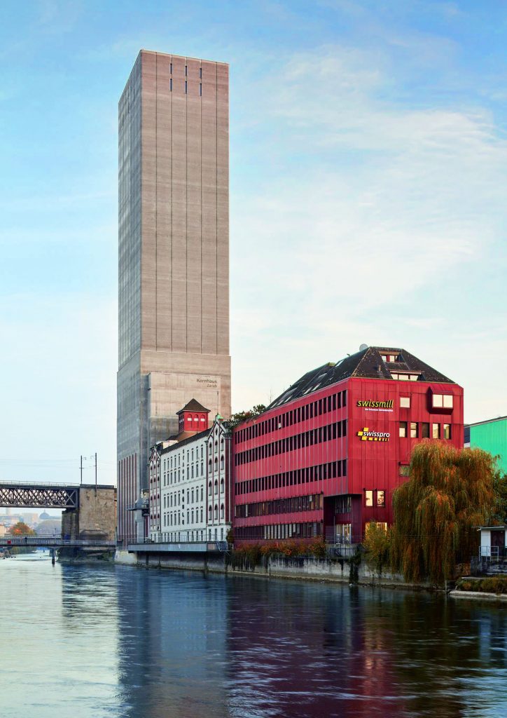 Am Anfang war die Kleie 2 Das Kornhaus an der Limmat strahlt weit über Zürich hinaus und ist mit seinen 118m der höchste Getreidespeicher der Welt.