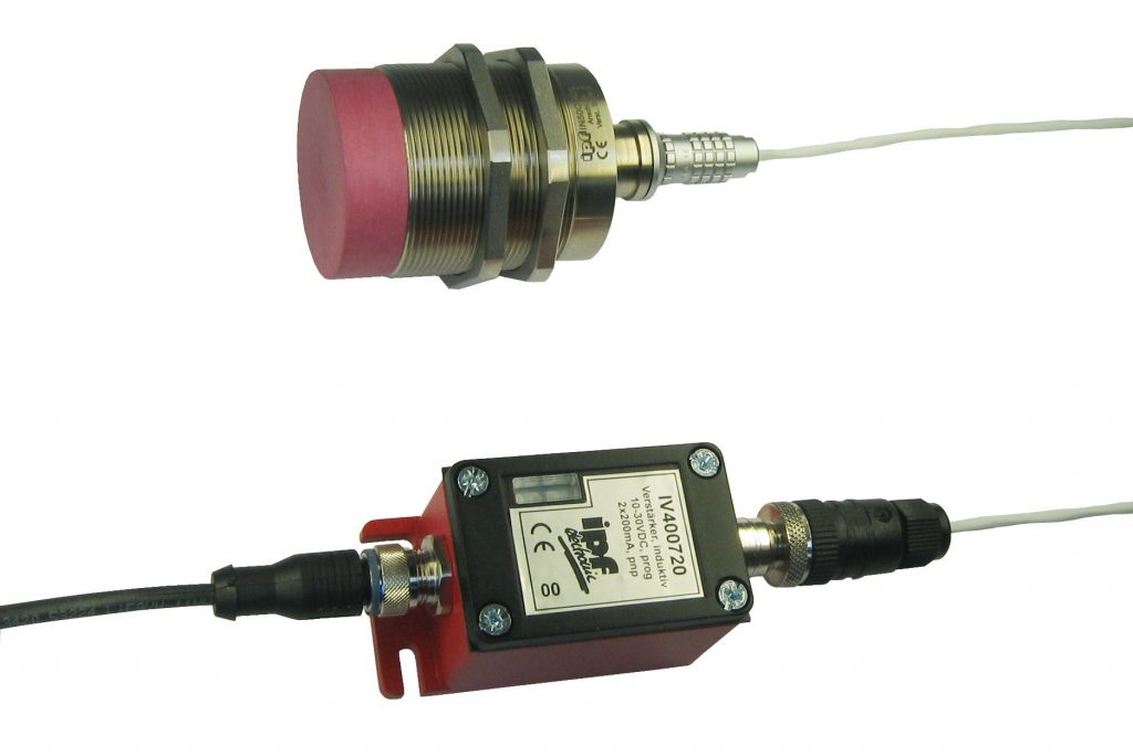 Wenn es ungemütlich wird 2 Der IN50C543 eignet sich für Einsatztemperaturen bis +230°C. Der Verstärker wird über ein steckbares System mit variabler Leitungslänge mit dem Sensor verbunden.