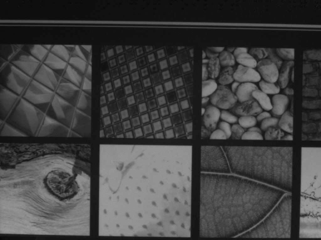 3D-Inspektion bei 600m/s 2 Untersuchung einer mit Klarlack beschichteten Oberfläche unter normalem Weißlicht, Streiflicht, UV-Licht (313nm) und Infrarot (1.000nm).