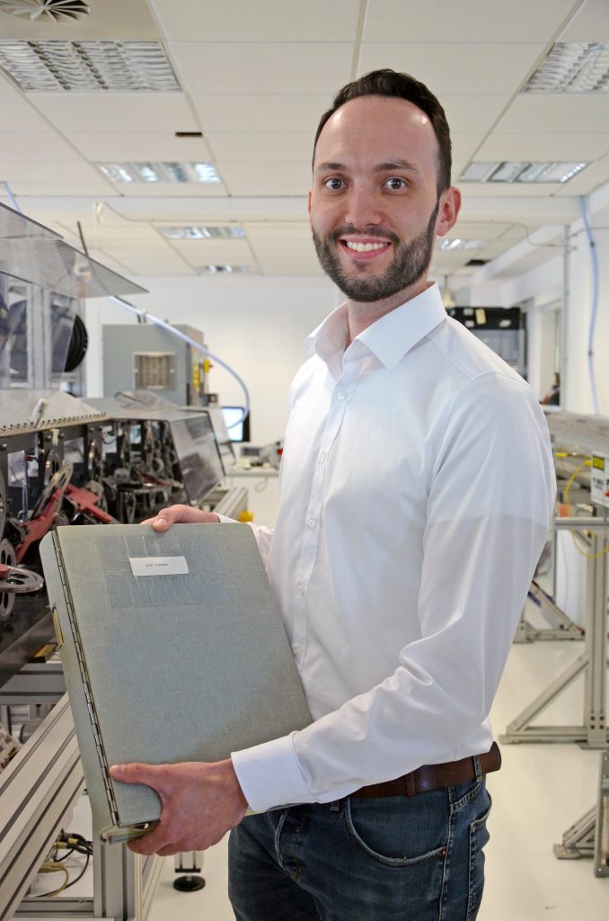 Dynamik durch Nonkonformismus 2 Dimitri Pritzkau präsentiert die sogenannte Wiegand-Bibel