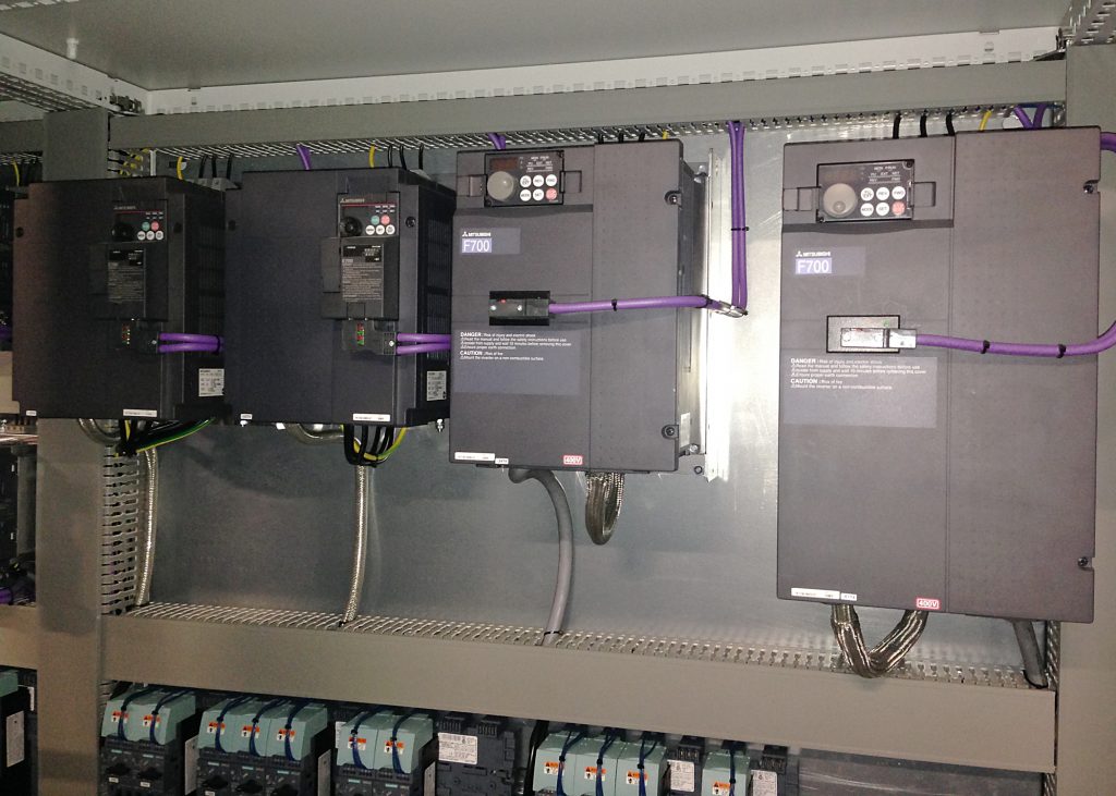 Energieeffizienz für die Pilzfarm 2 Das SPS-basierte Steuerungssystem mit Frequenzumrichtern ermöglicht
Energieeinsparungen von über 5.400kWh pro Woche.