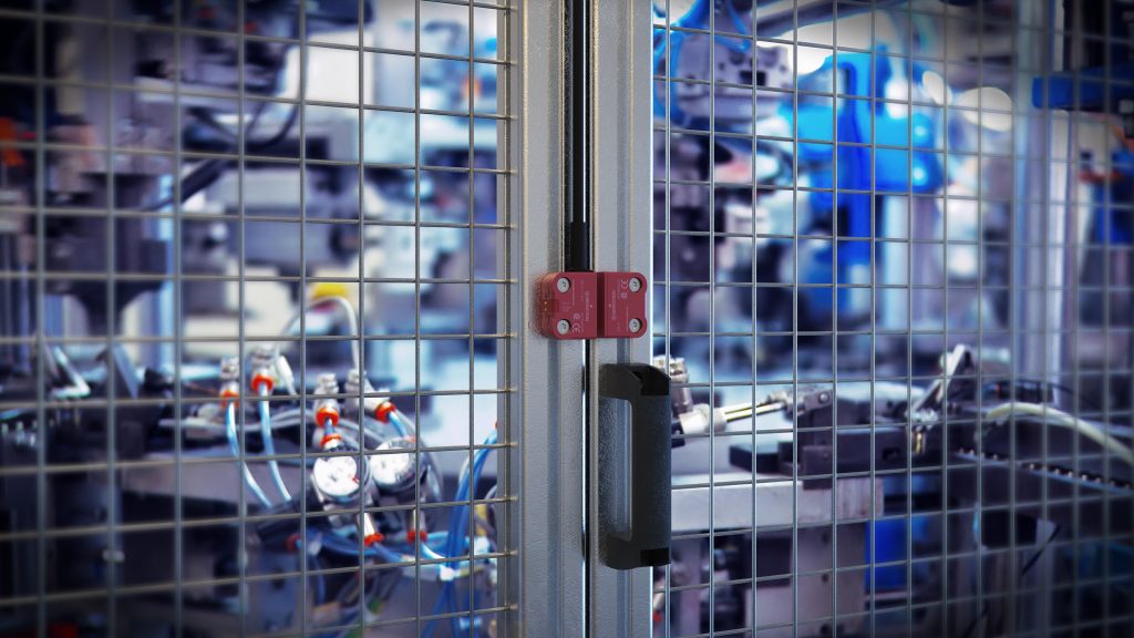 Sicherheit und Optik kombiniert 3 Neben den CC-4000 Gehäusen interessiert Lumberg sich auch für den Smart Safety Sensor SRF zur sicheren Überwachung. Nach und nach wird auf den SRF von Bernstein umgerüstet.