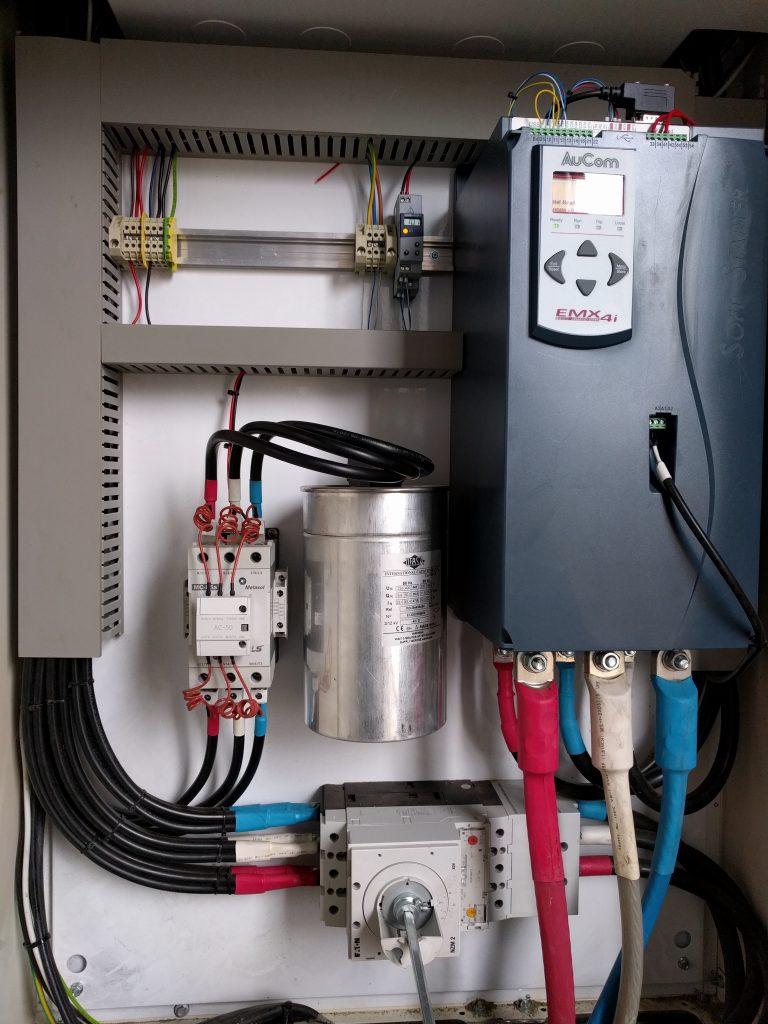 Very smart 3 Eine Power-through-Option erlaubt z.B. bei Ausfall eines Thyristors, die Pumpe und damit die Beregnung in Gang zu halten.