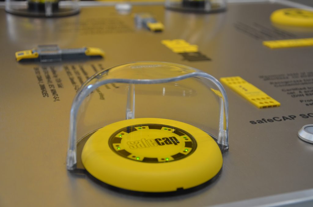 Hoher Bedienkomfort bei verschleißfreiem Betrieb 1 Aufgrund ihrer hohen Robustheit eignen sich kapazitive Sicherheitsschalter wie die der Safecap-Serie von Captron für eine Vielzahl von Anwendungen.