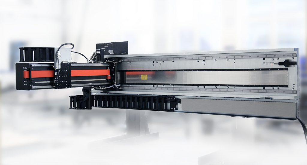 Schwingungen automatisch kompensieren 2 Schwingungsarme Handlingsprozesse mit CFK-Ausleger-Antriebssystem