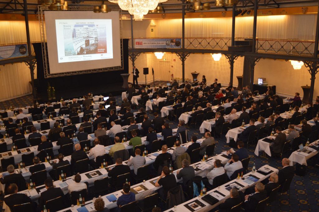 ISW-Kongress: Steuerungstechnik aus der Cloud 1 Steuerungstechnik aus der Cloud – unter diesem Leitmotto zeigten die Stuttgarter Innovationstage entsprechende Erkenntnisse und Möglichkeiten auf.