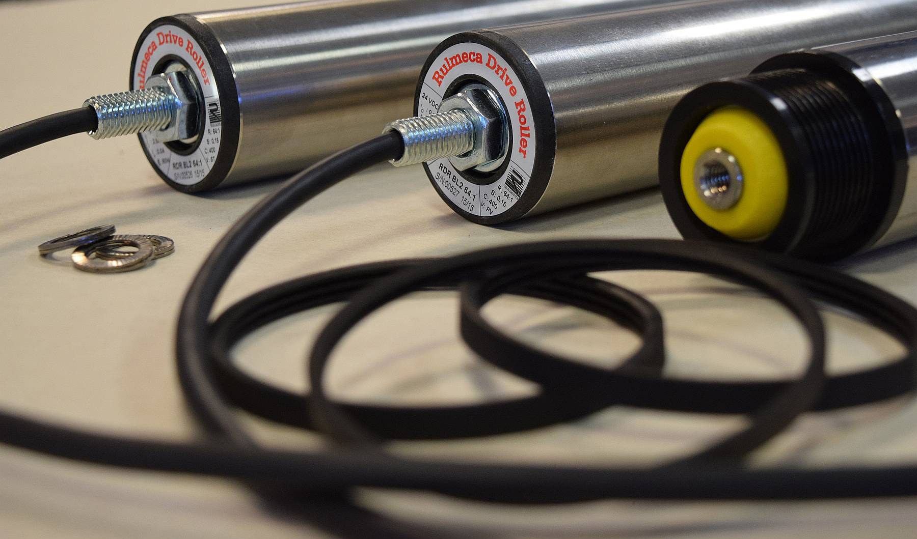 Antriebseinheiten für automatisierte Stückgutförderanlagen 8 Antriebseinheiten für automatisierte
Stückgutförderanlagen