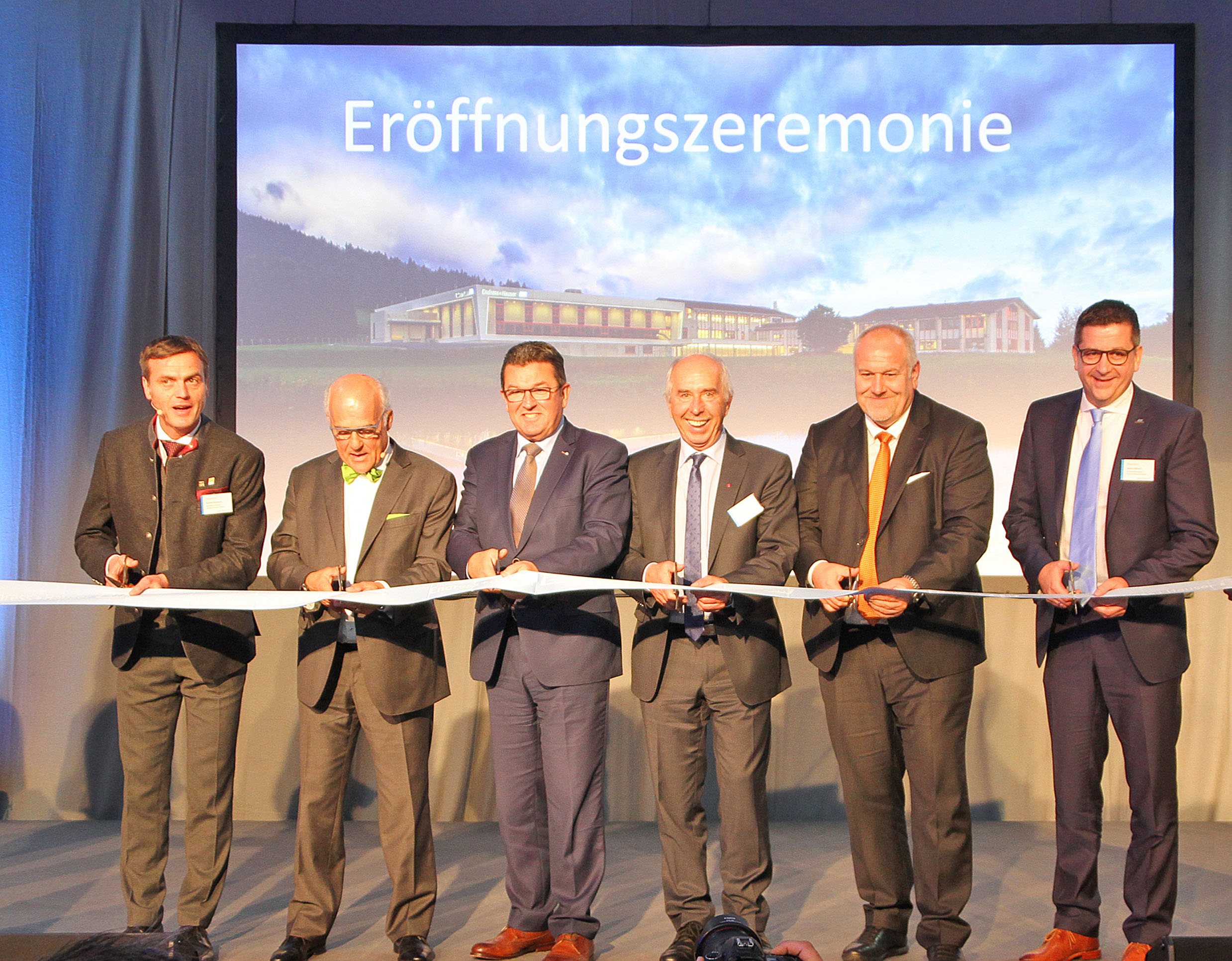 Endress+Hauser weiht neues Produktionsgebäude ein