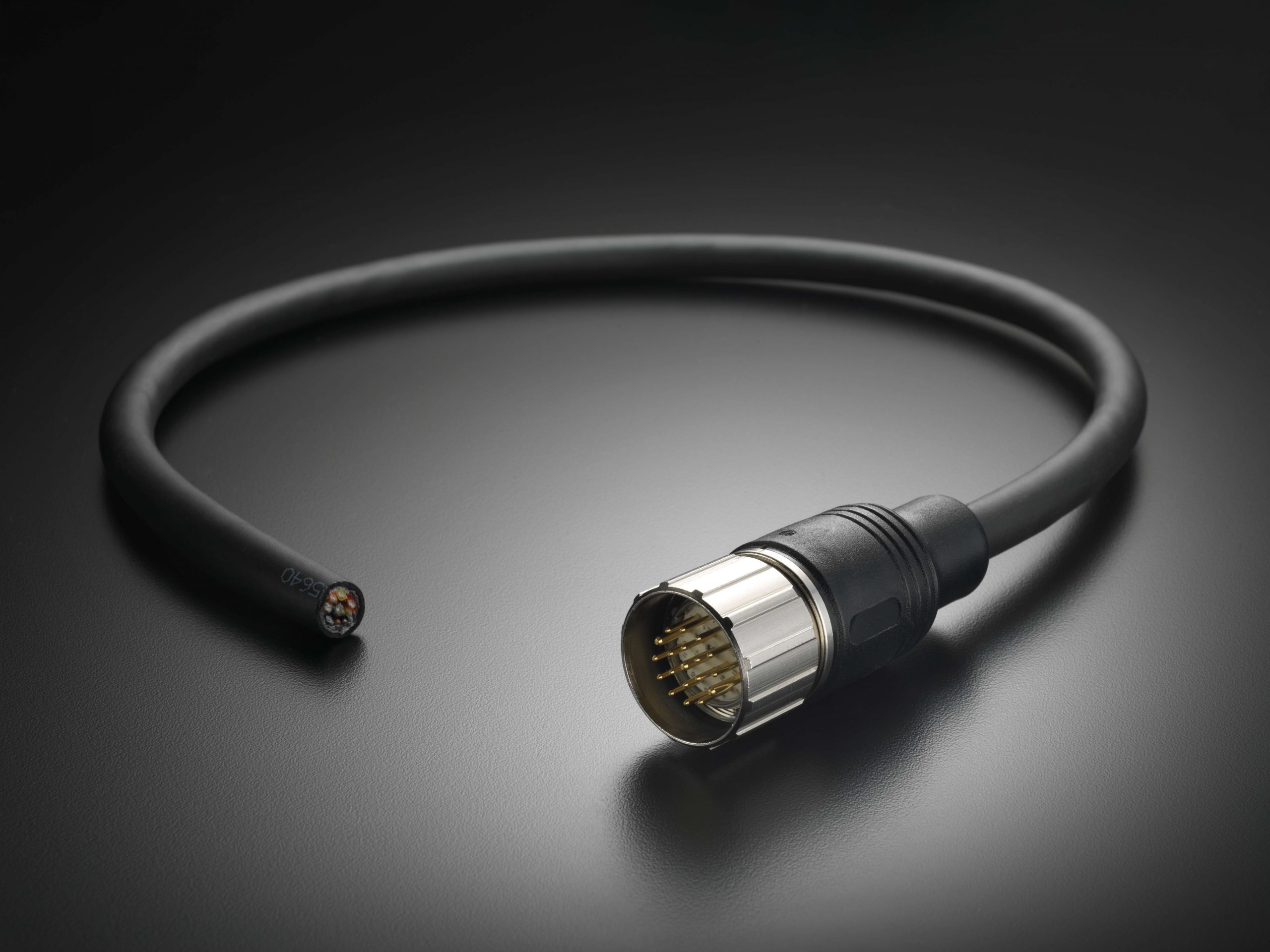 Umspritzte M23-Steckverbinder aus Polyurethan