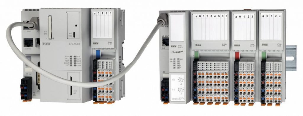 Das Beste aus beiden Welten 1 E°EXC 88 mit per Ethercat-Buskoppler abgesetzter E°XBM Modulinsel. Auch Geräte anderer Hersteller können nun einfach über Ethercat integriert werden.