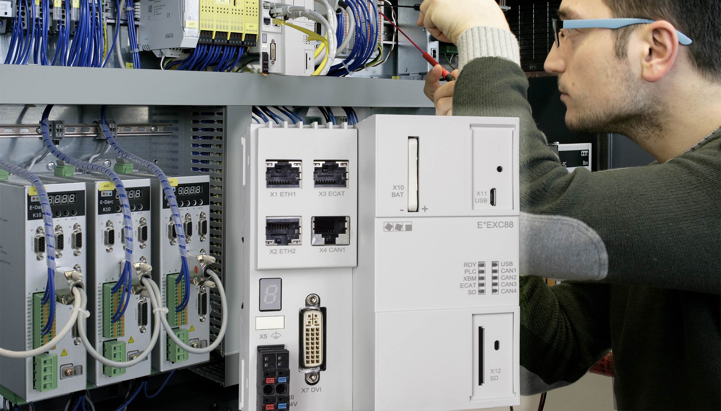 Neue Steuerungsfamilie für CNC und Motion