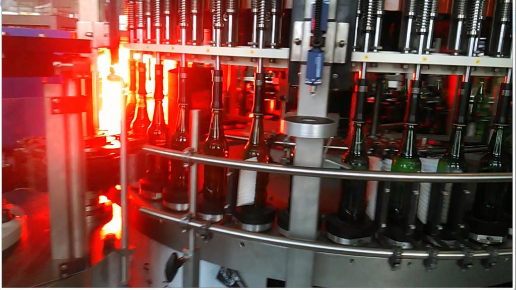 Integriertes System für hohen Durchsatz 2 Mit der starken Servoantriebs- und Motion Control Technologie von Elmo können Durchsatzmengen von über 60.000 Etiketten pro Stunde problemlos sichergestellt werden.