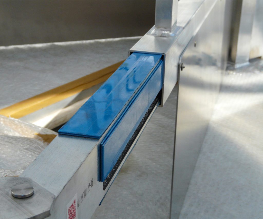 Lang lebe der Rotor! 2 Das iglidur Tribo-Tape von igus ist eine Leichtbaulösung zur Reduzierung von Reibung bei Linearbewegungen.