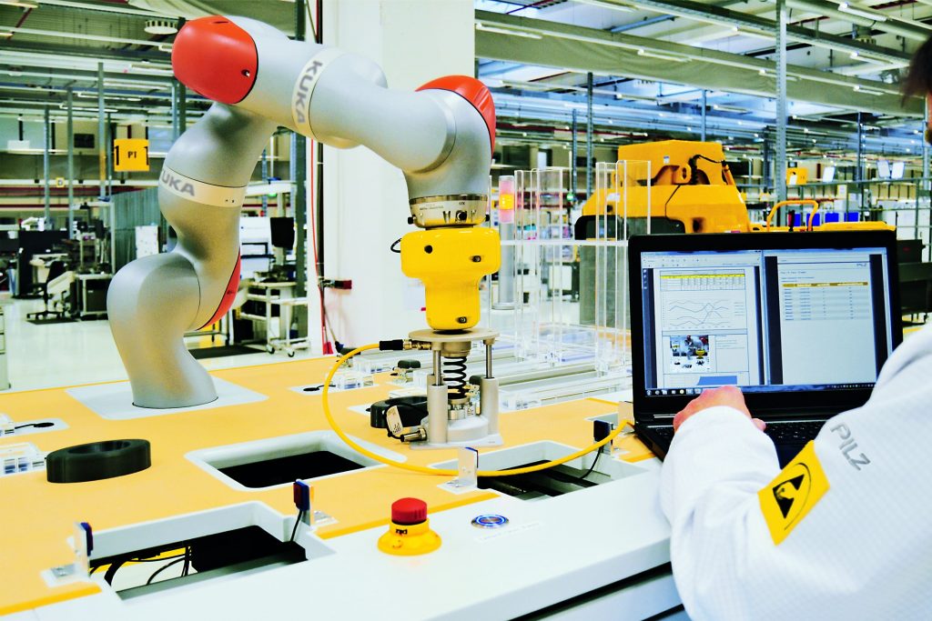 F Press MRK trade fair model 0037 cold1 2016 04