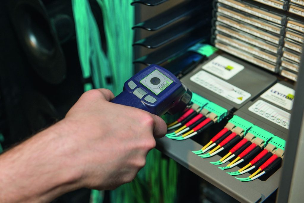 Lichtwellenleiter in Industrie und Sensorik 1 FiberChek probe high density LC pane 2 isoV2