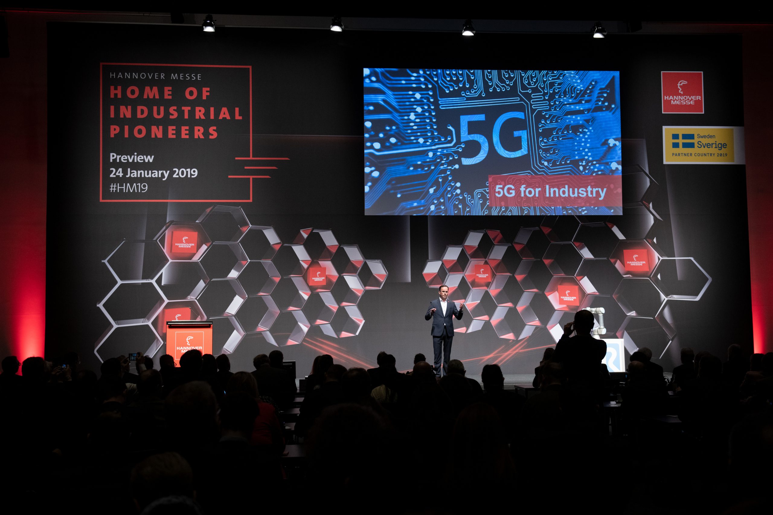 Die Rolle des Menschen in der Fabrik der Zukunft 6 Die Rolle des Menschen in
der Fabrik der Zukunft