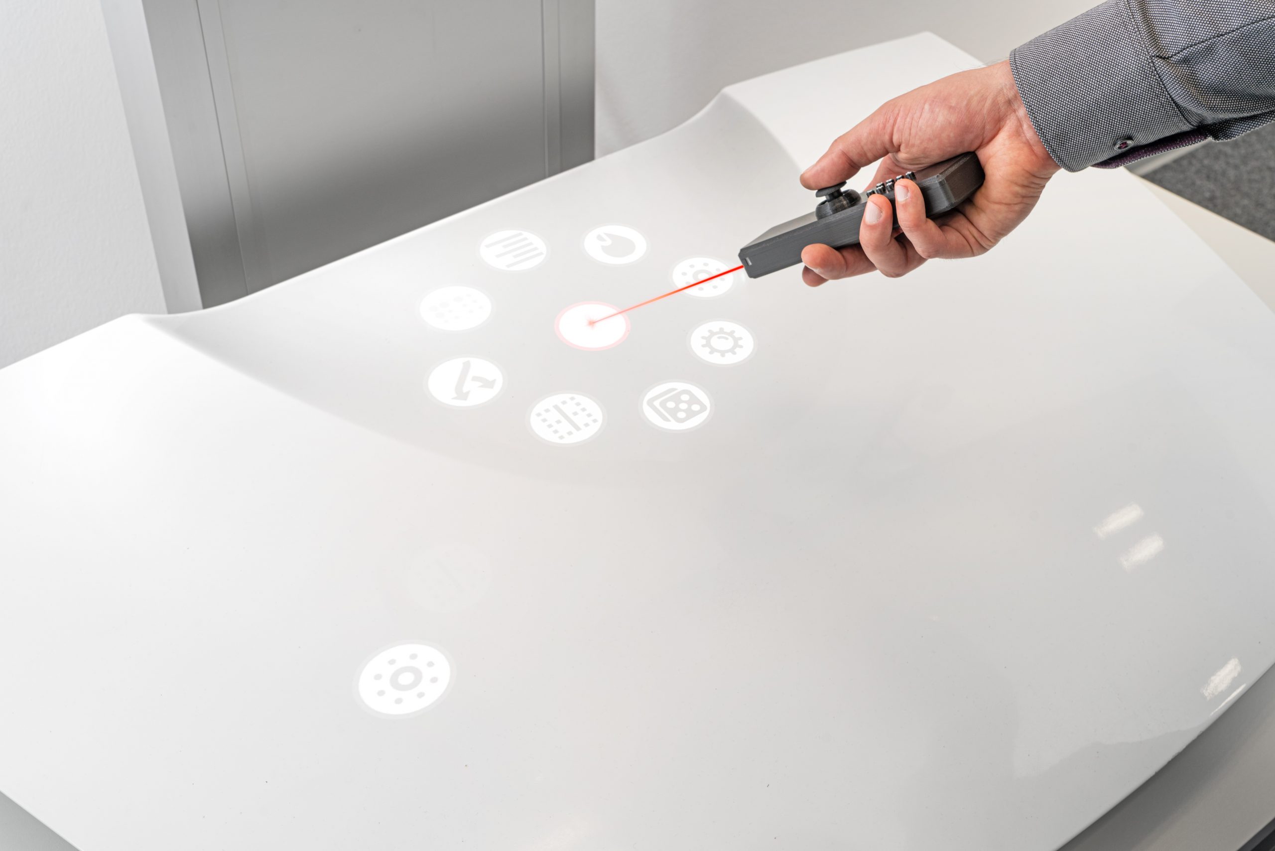 Sprachgestützte Fehlerdokumentation direkt am Bauteil