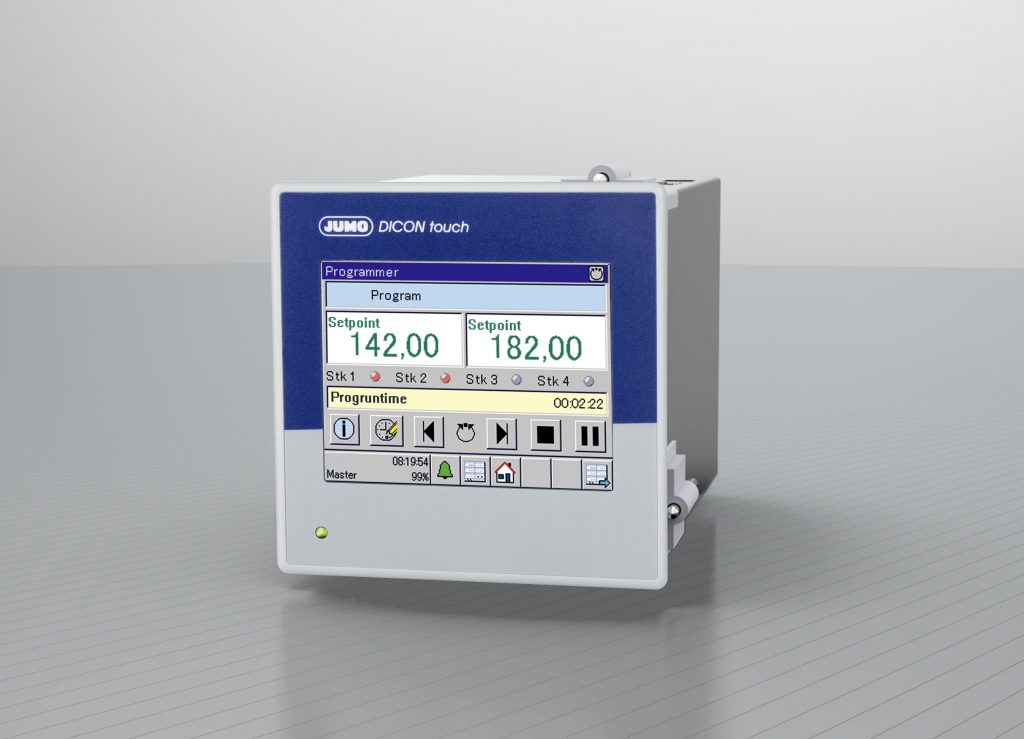 Prozess- und Programmregler 1 Der Prozess- und Programmregler überwacht jetzt vier Regelkanäle.