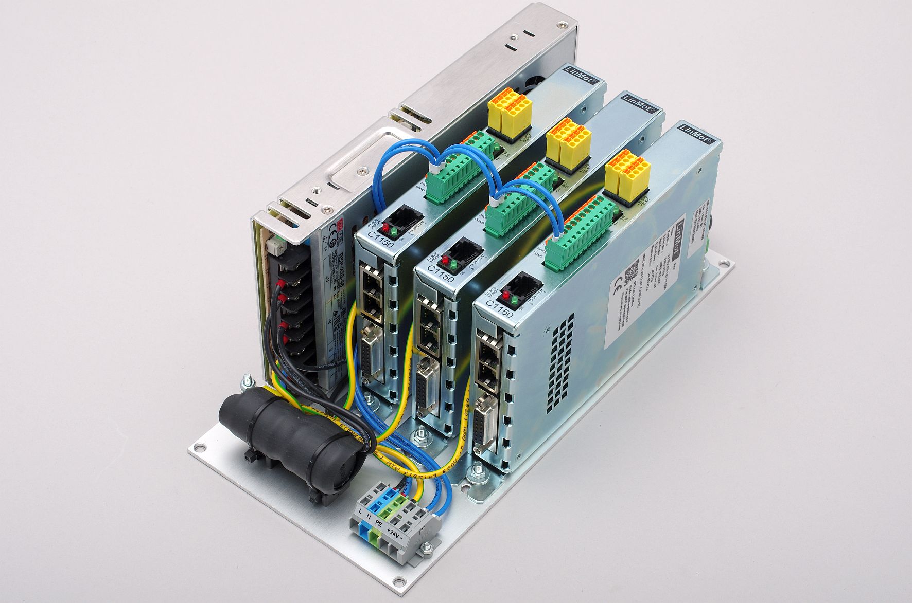 Komplett bestückt und verdrahtet in den Schaltschrank 8 Komplett bestückt und verdrahtet in den Schaltschrank