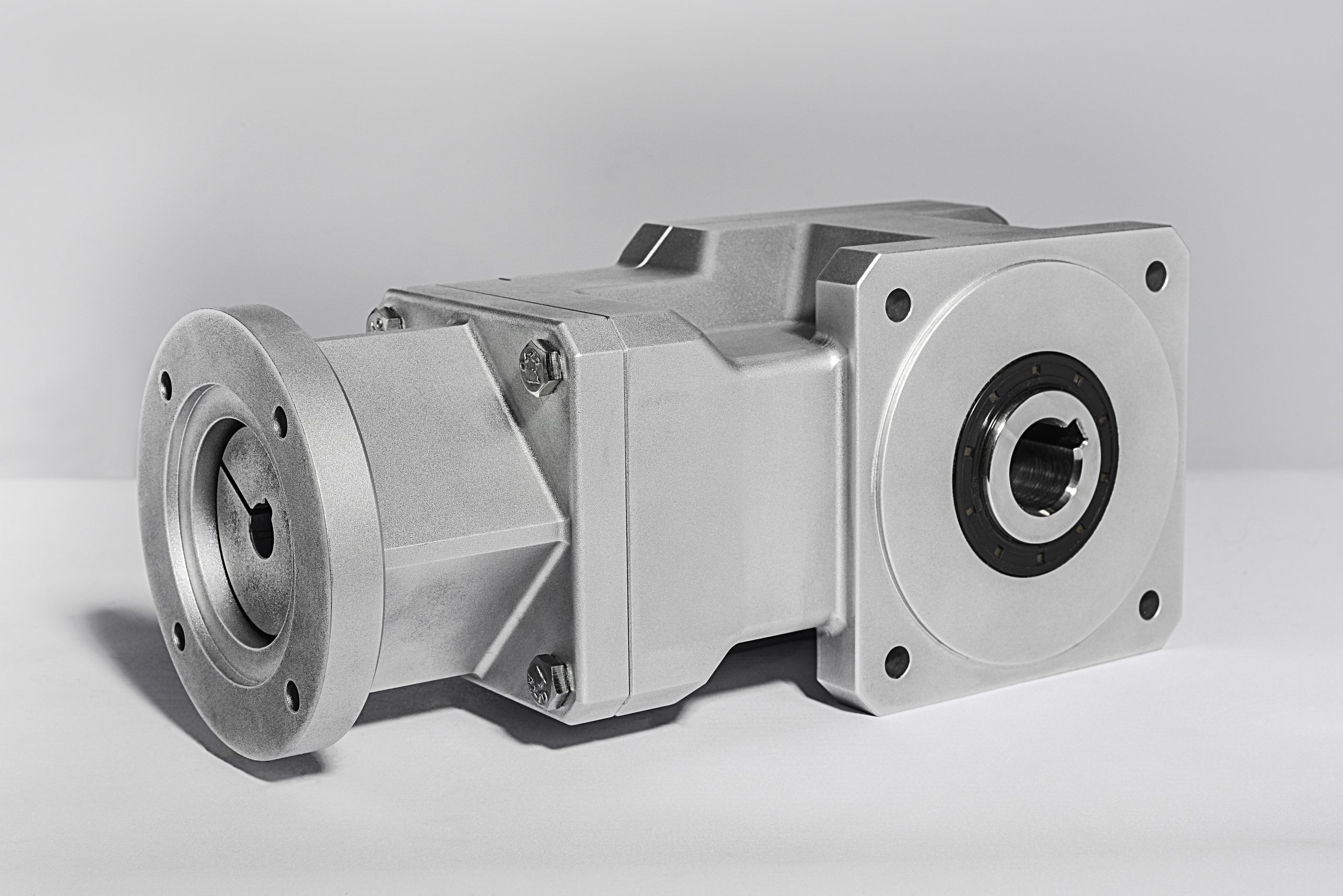 Neues Kegelstirnradgetriebe 8 Neues Kegelstirnradgetriebe