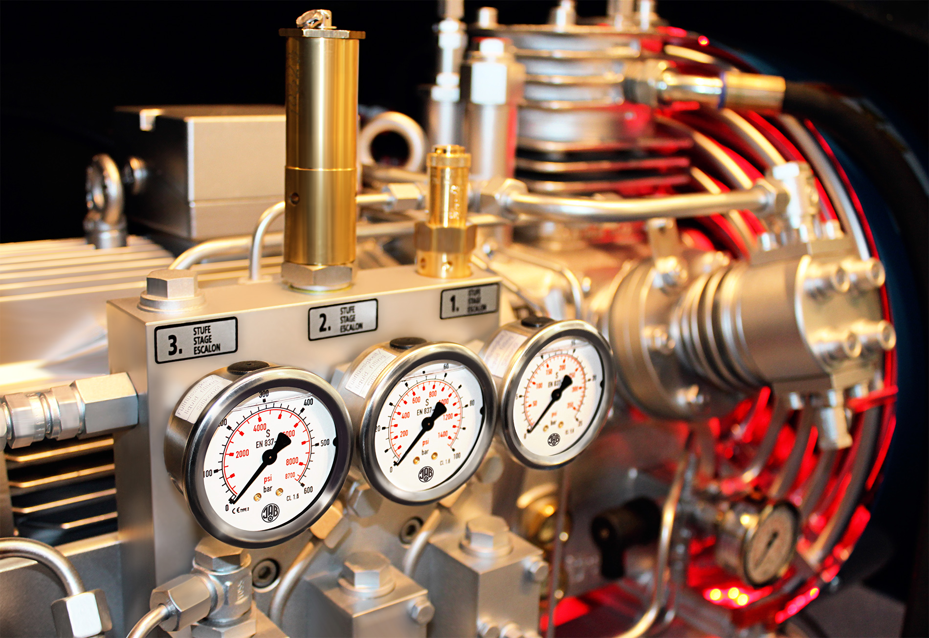 Mit Hochdruck ins digitale Zeitalter 3 Mit Hochdruck ins
digitale Zeitalter