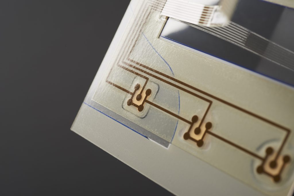 Alles in Kupfer 3 olientastaturen mit Leiterbahnen in Kupfer bieten die Vorteile von Leiterplattentechnik wie verlötete Bauteile sowie hohe Belastbarkeit und Funktionssicherheit.