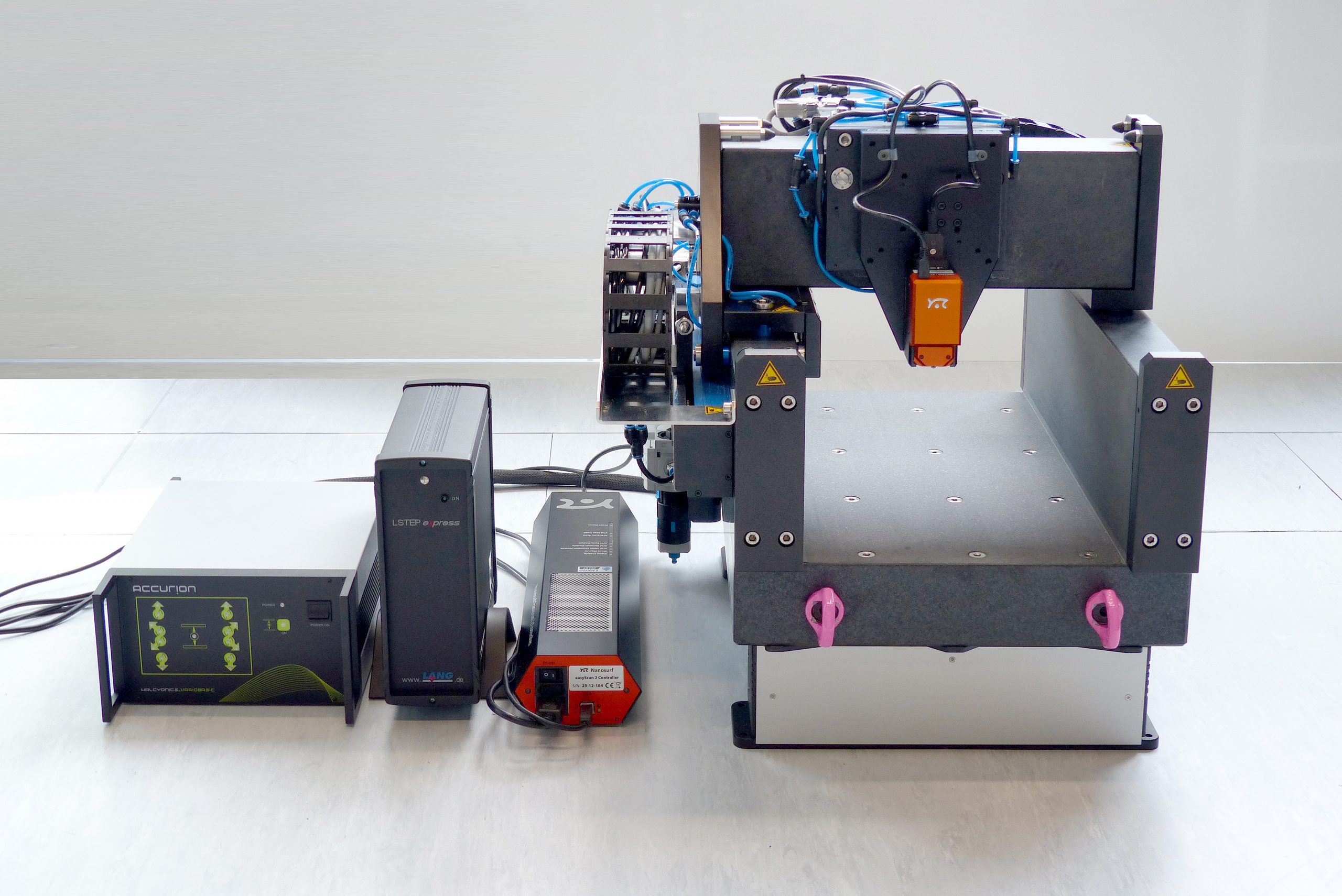 Genauigkeit auf subatomarer Ebene: Bis ins kleinste Detail 6 Genauigkeit auf
subatomarer Ebene:
Bis ins kleinste Detail
