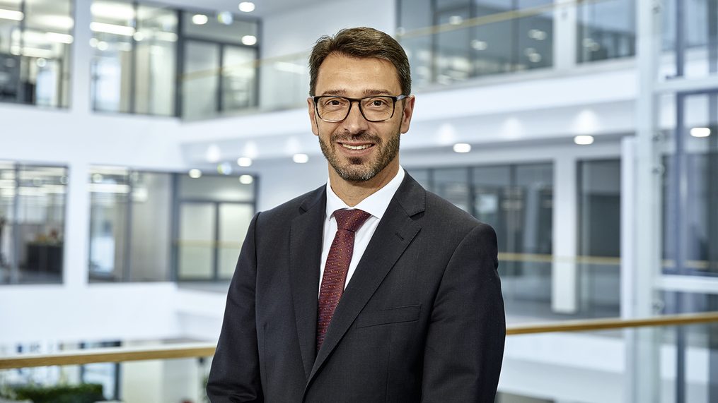 Vorsitzender der ZVEI-Landesstelle NRW im Amt bestätigt 9 Vorsitzender der ZVEI-Landesstelle NRW im Amt bestätigt