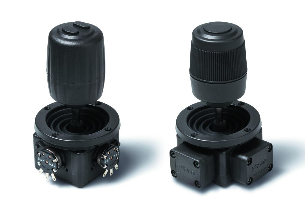 Operation im Mikrometerbereich 1 Den Joystick 812 liefert Megatron in zwei Ausführungen:
mit Potentiometern (links) und mit Hall-Sensoren.