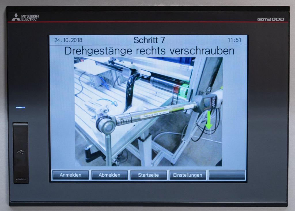 Handarbeit trifft Automatisierung 3 Bei der Gestaltung der Benutzeroberfläche auf dem HMI GOT 2000 wurde auf die spezifischen Anforderungen der Werkstatt eingegangen.