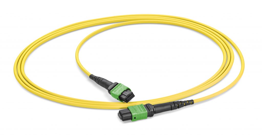 System für die strukturierte paralleloptische Datenübertragungsverkabelung 1 Weniger Fasern, mehr Leistung: Neue Singlemode-Variante schafft hohe Bandbreite für noch weitere Distanzen