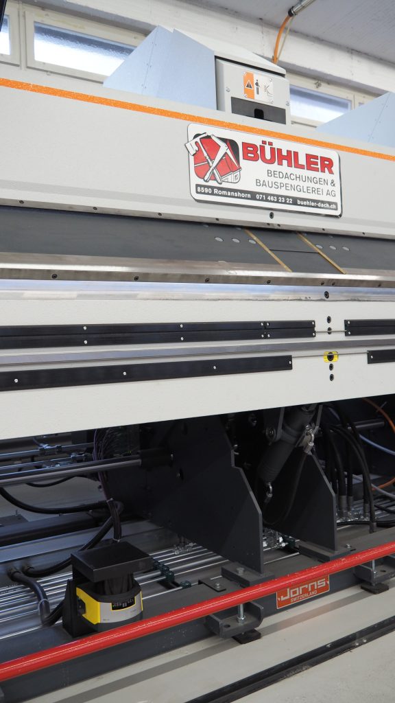 Sicherheit für Mensch und Maschine 2 Doppelte Absicherung mit Sicherheits-Laserscanner RSL 430 und Trittstange