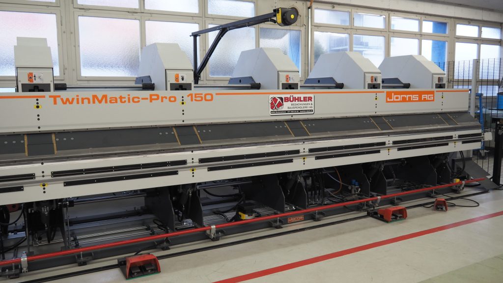 Sicherheit für Mensch und Maschine 5 Maschinenraumüberwachung mit zwei Sicherheits-Laserscannern