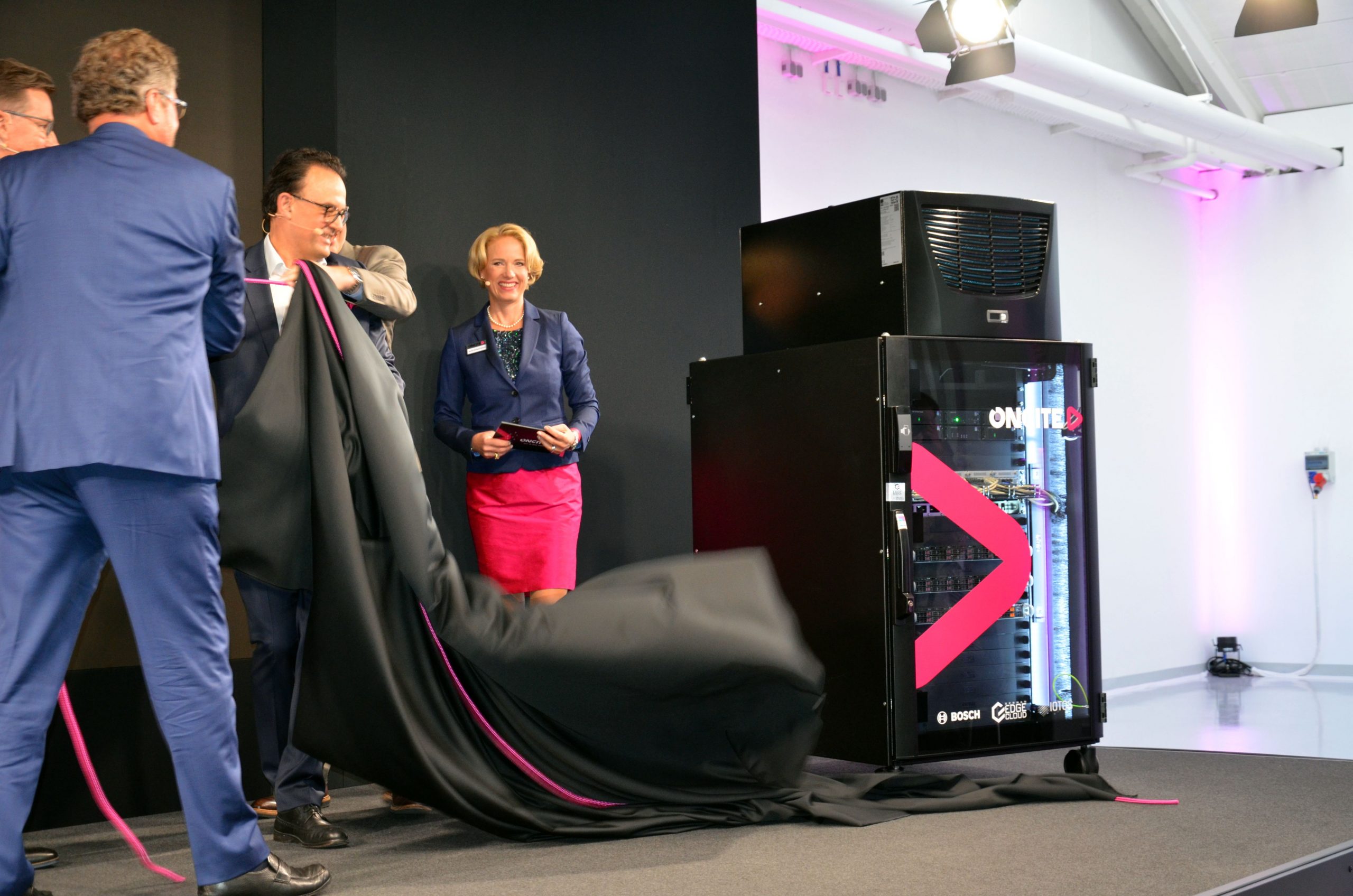 Friedhelm Loh Group übernimmt IoTOS und stellt neue Cloudlösung vor 7 Friedhelm Loh Group übernimmt IoTOS
und stellt neue Cloudlösung vor