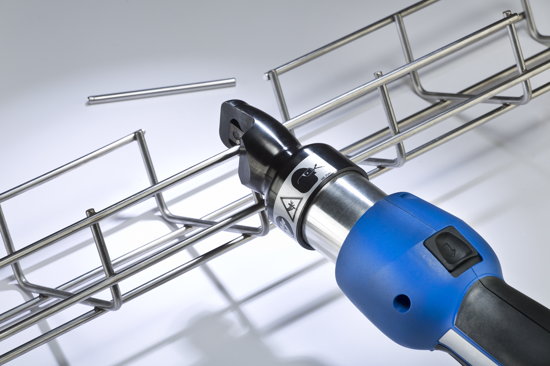 Gitter-Kanalschere sorgt für sekundenschnelles Konfektionieren 4 Gitter-Kanalschere sorgt für
sekundenschnelles Konfektionieren