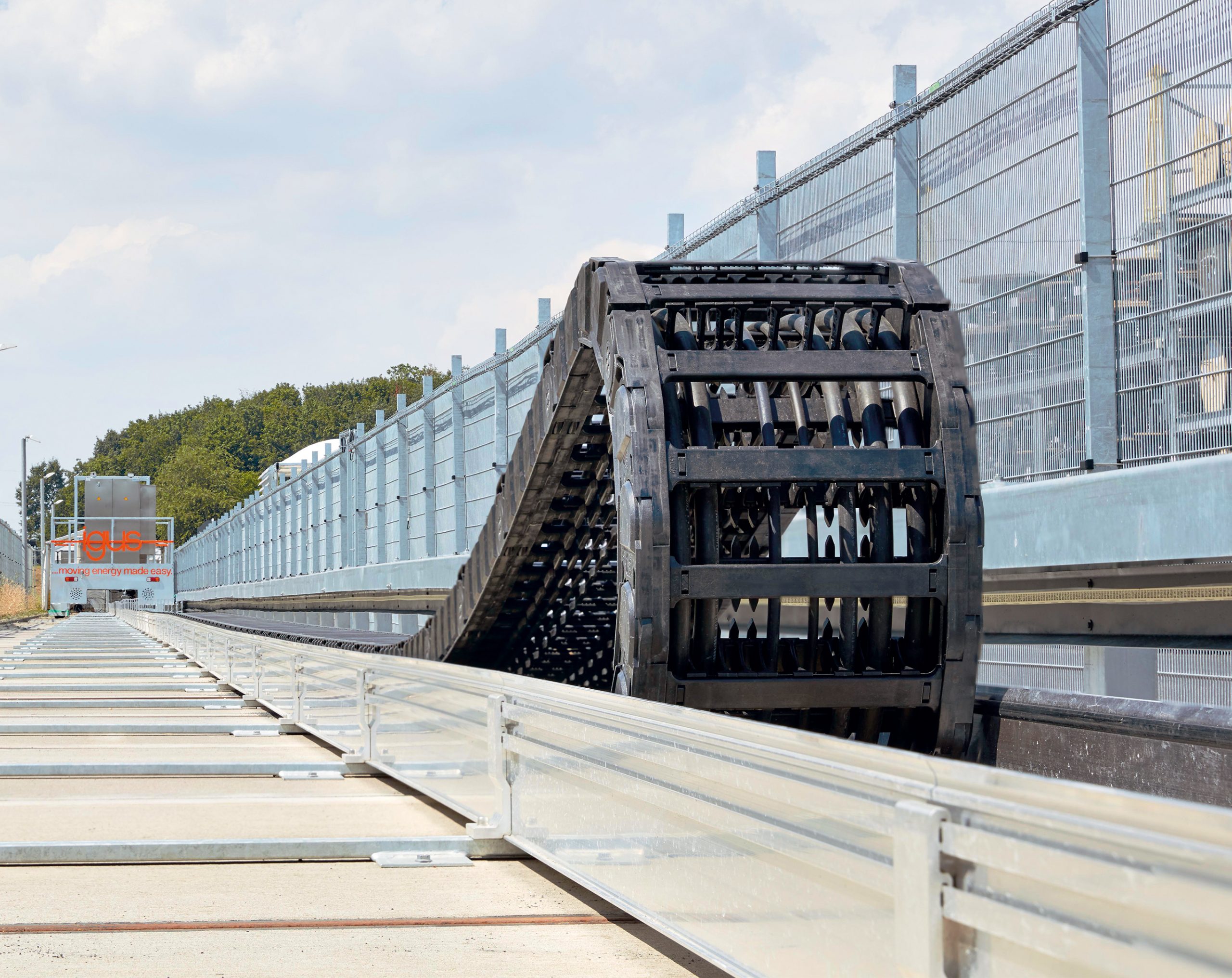 Igus nimmt automatisierte Highspeed-Anlage in Betrieb 3 Igus nimmt automatisierte
Highspeed-Anlage in Betrieb