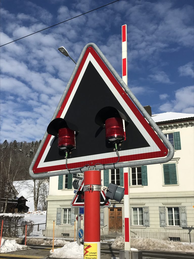 Multifunktionsleuchte für raue Umgebungen 1 Durch ihre robuste Ausführung und aufgrund ihres großen Temperaturbereichs bis -40°C ist die Leuchte PMF LED HI auch für raue Umgebungen geeignet.