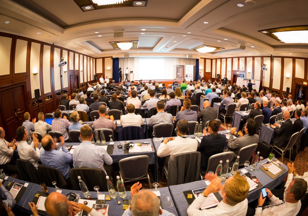 Reger Austausch beim 4. EEC-Forum 1 PR Bild