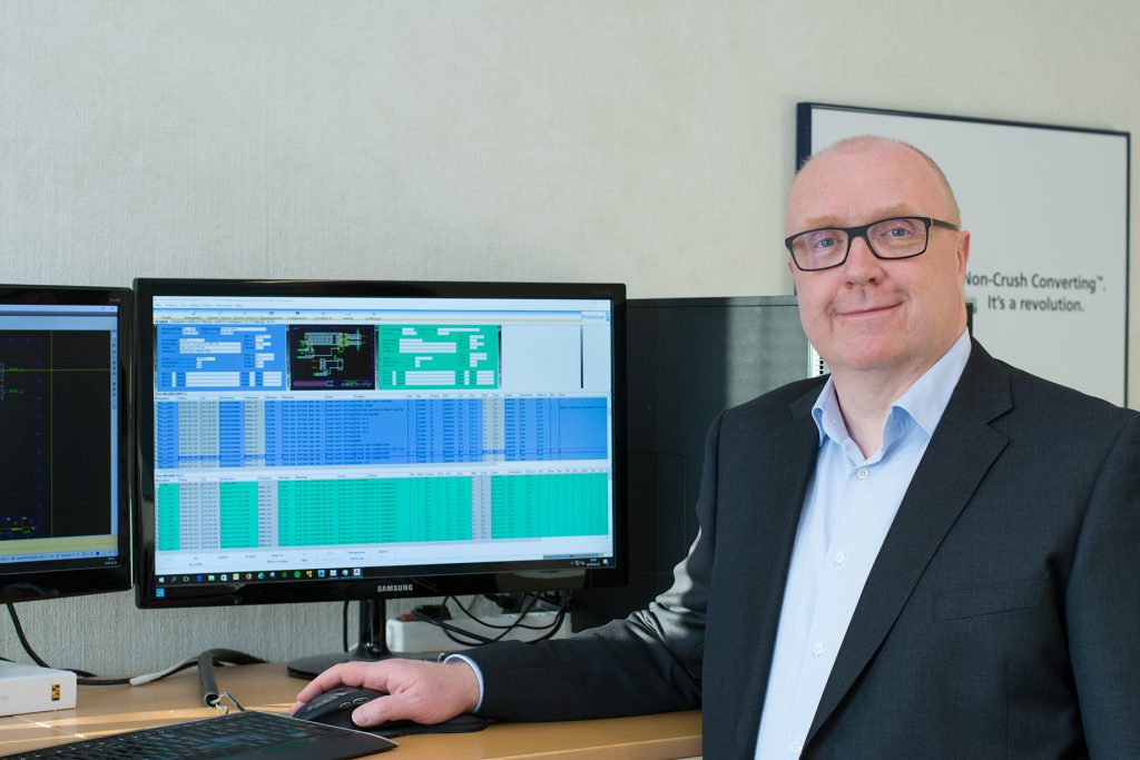 ECAD-Unterstützung für komplexe Maschinen 2 Durch die tiefe Integration des ECAD-Systems Cadett Elsa sparen Development Manager Peter Lind und seine Kollegen heute viel Zeit in Engineering und Montage.