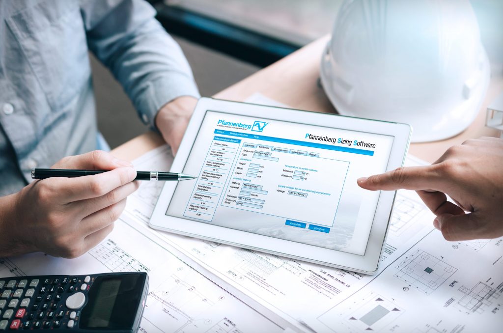 Normgerecht und wirtschaftlich 1 Bei der Planung von Alarmierungslösungen
für Industrie und Gebäude müssen zahlreiche Normen und Richtlinien beachtet werden. Gleichzeitig muss sie effektiv und wirtschaftlich sein.