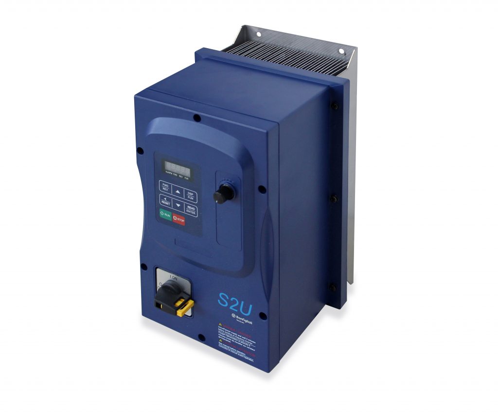 Frequenzumrichter in hoher Schutzklasse und Leistung 1 Die kompakten Plug&Play Umrichter S2U IP66 für einphasige 230V-Netze als auch dreiphasige 400V-Netze bestehen aus drei Baugrößen mit Motorleistungen von 0,4 bis 18,5kW.