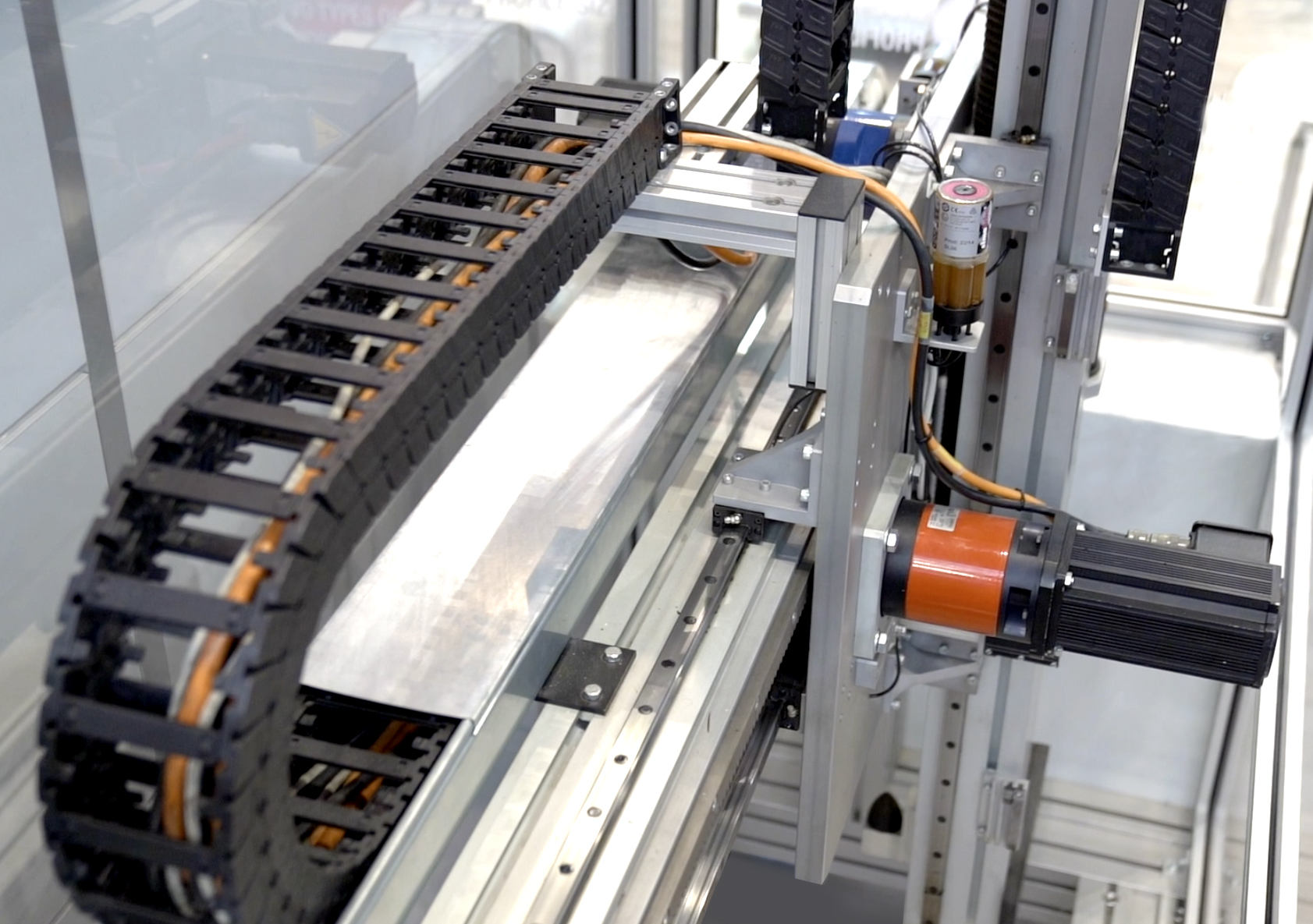 Einfacher Aufbau von Mehrachssystemen