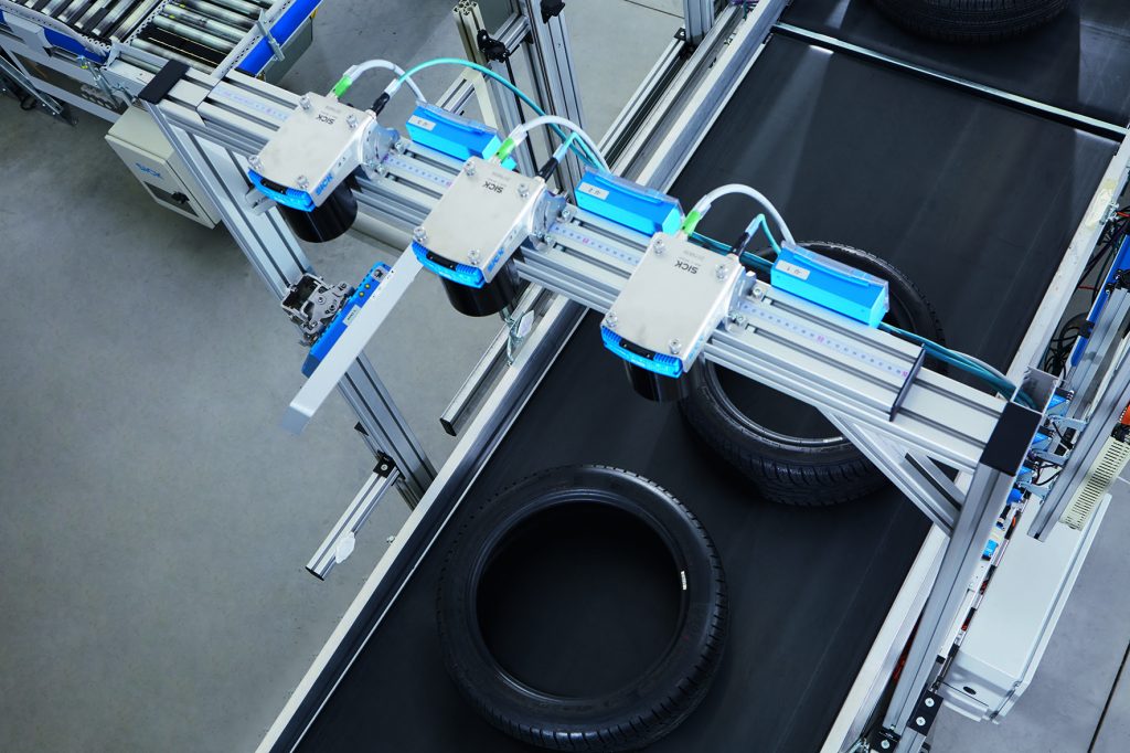 Reifenendprüfung per Codeleser 1 Im Tire-Lector-Array System werden die Barcodes an der Reifeninnenseite in ihrer Position erfasst.