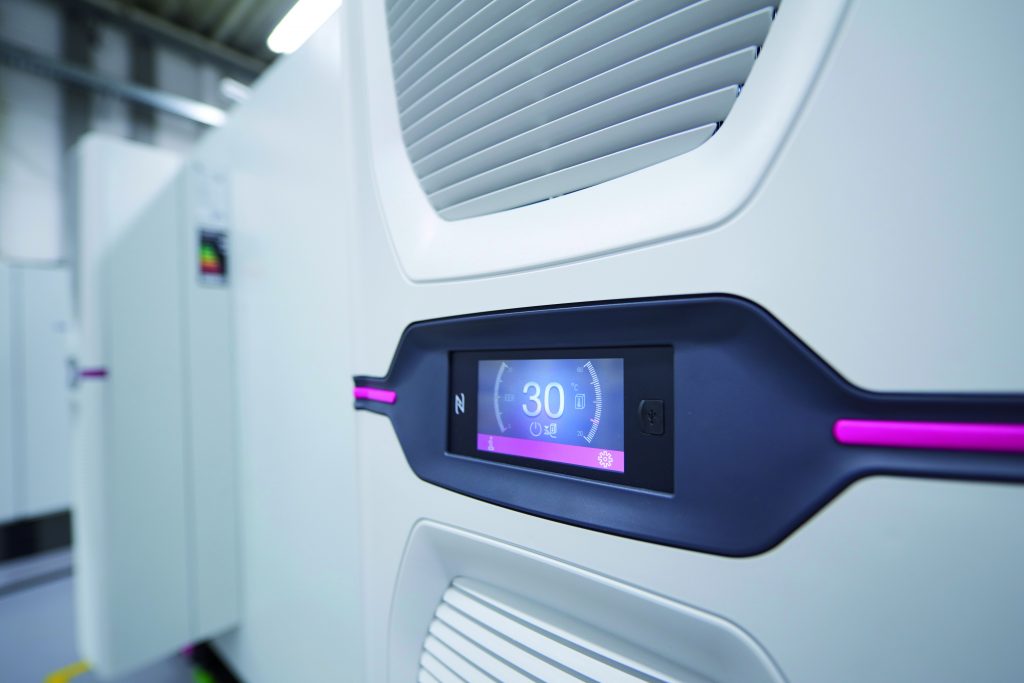 Klimatisierung einfacher Instand halten 1 Die neuen Blue e+ Kühlgeräte im Einsatz bei dem Anlagenbauer Xylem.