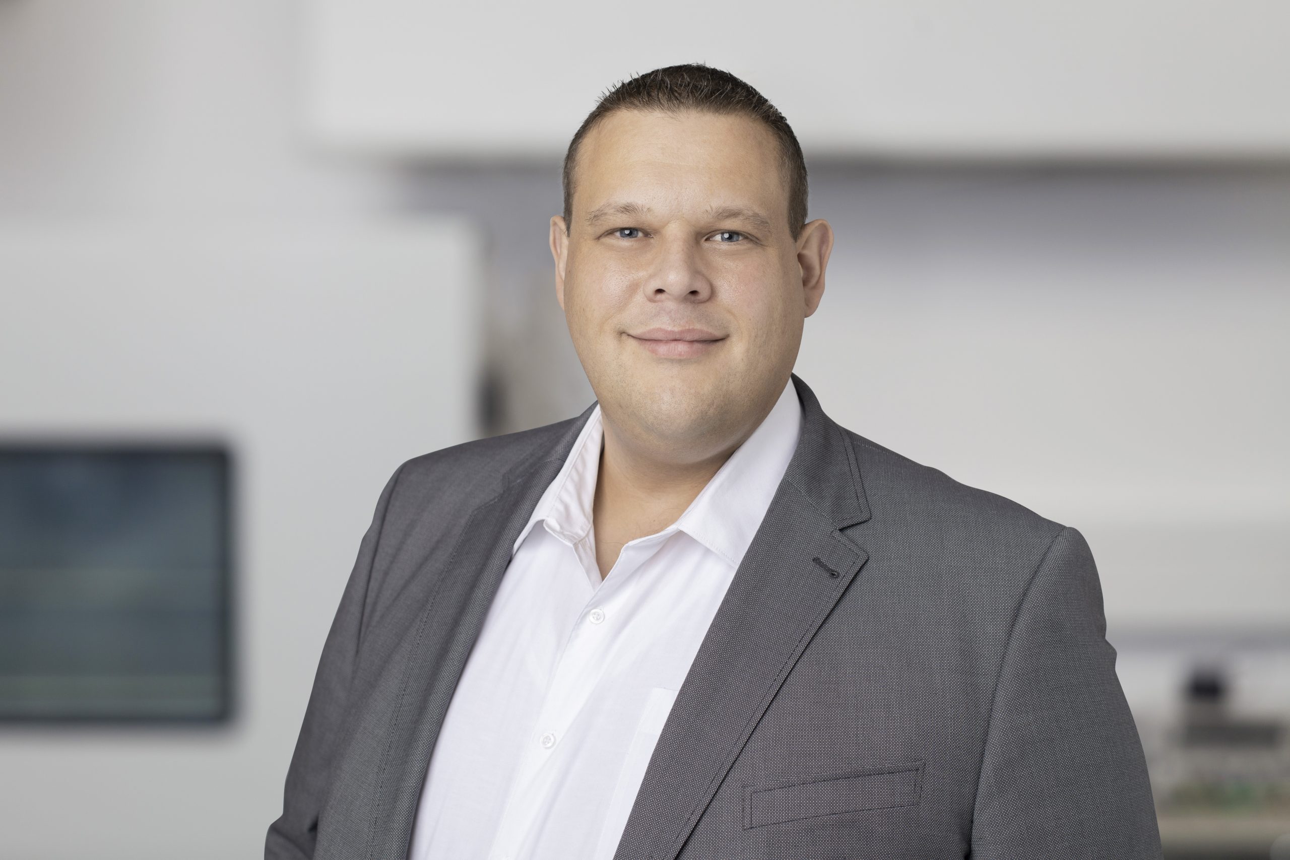 EKS Engel verstärkt Competence Center