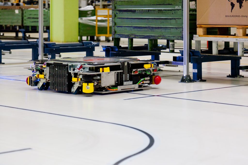 Paradigmenwechsel in der smarten Fabrik 1 An seinem Standort in Graben-Neudorf testet SEW eigenentwickelte Lösungen unter realen Produktionsbedingungen.