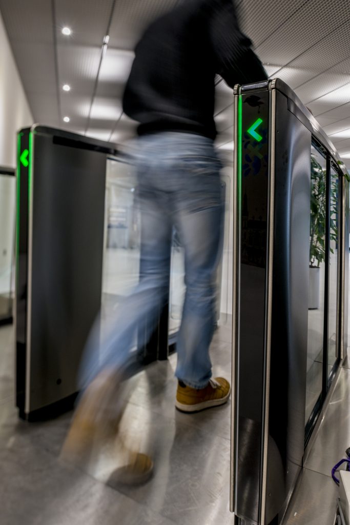 Planetengetriebe für den automatischen Portier 3 Sensorschleusen müssen insbesondere zu Stoßzeiten schnell, leise und zuverlässig funktionieren.